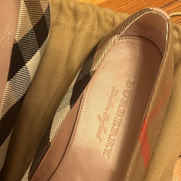 Burberry flats, EXCELLENT CONDITION, worn once. bag included - Picture 3 of 6